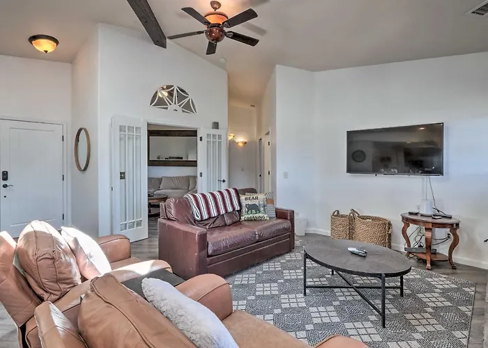 Modern Flagstaff Home: Deck, Patio + Fire Pit Holiday home