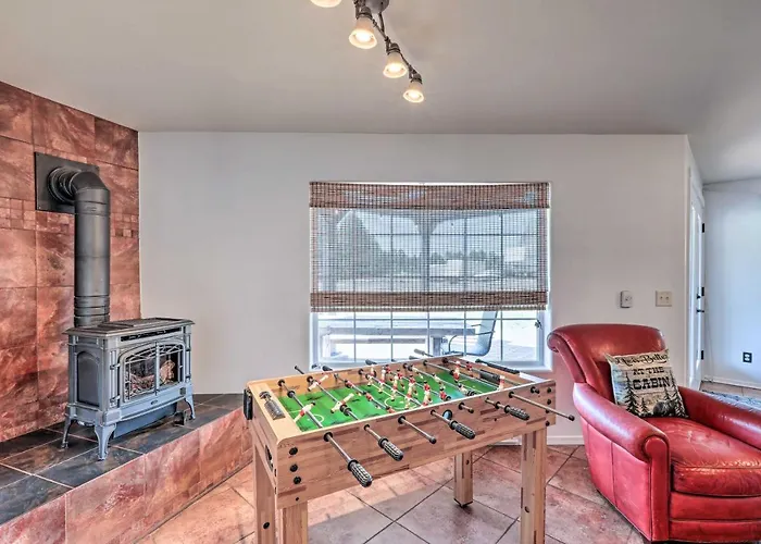 Modern Flagstaff Home: Deck, Patio + Fire Pit Mountainaire