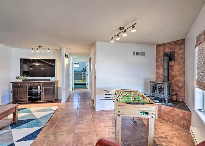 Modern Flagstaff Home: Deck, Patio + Fire Pit Holiday home